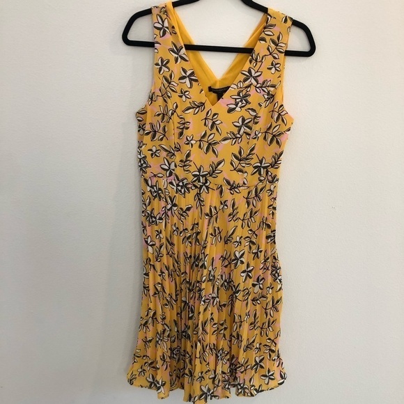 NWT Yellow floral pleated lined midi dress size 4 - Picture 1 of 5